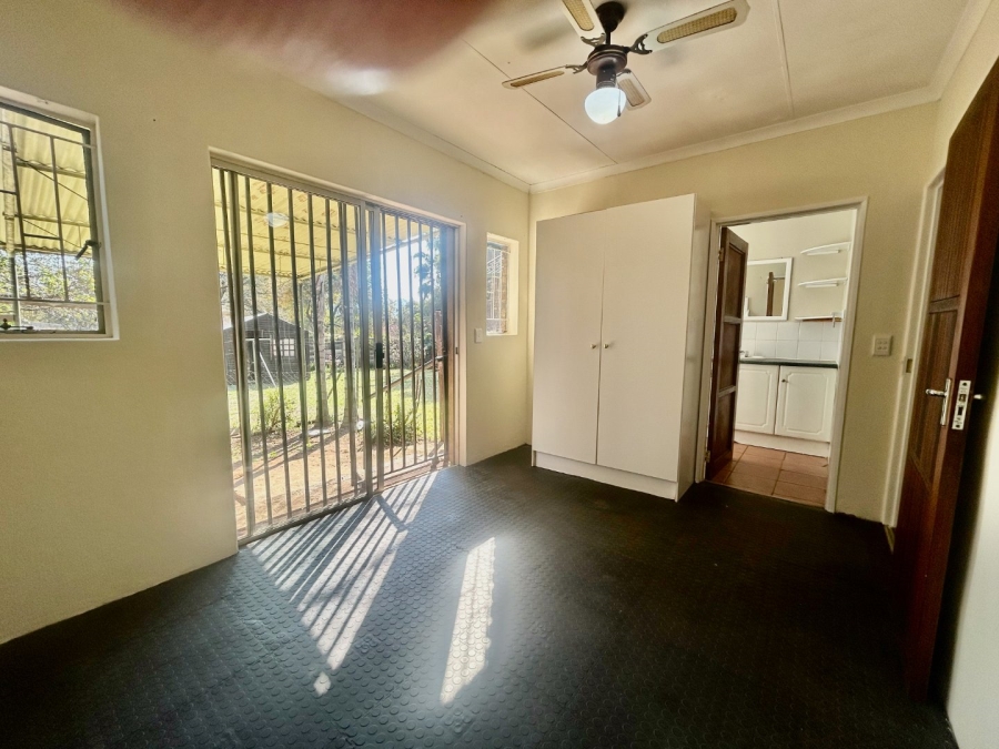 5 Bedroom Property for Sale in Ifafi North West